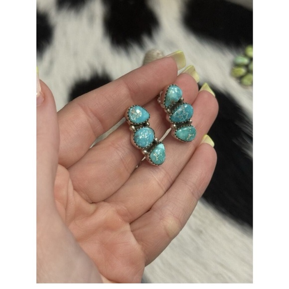 Native American Sterling Silver White Water Turquoise Half Cluster Stud Earrings - Picture 2 of 7